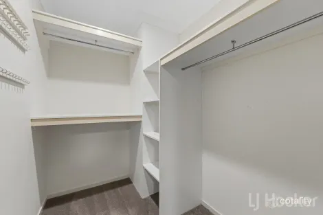 Property photo of 11 Magnolia Close Jerrabomberra NSW 2619