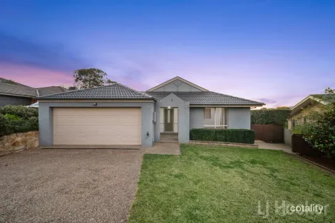 Property photo of 11 Magnolia Close Jerrabomberra NSW 2619
