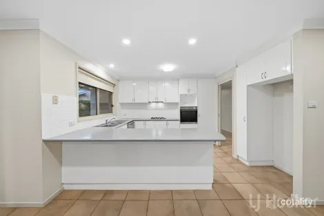 Property photo of 11 Magnolia Close Jerrabomberra NSW 2619