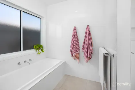 Property photo of 72 Jumbuck Drive Gobbagombalin NSW 2650