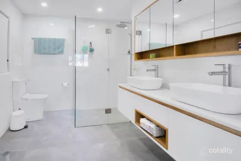 Property photo of 12 Hocking Street Arundel QLD 4214