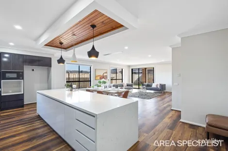 10 Bloomfield Rd, Thornhill Park, VIC 3335