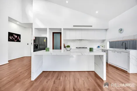 Property photo of 102 Atherstone Boulevard Strathtulloh VIC 3338