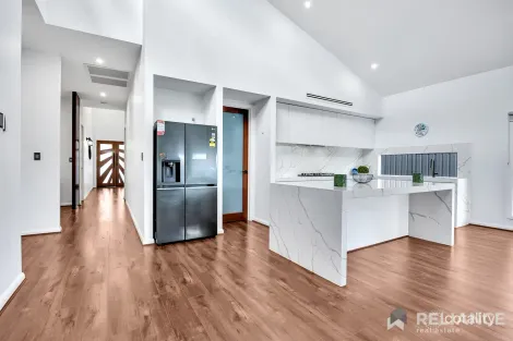 Property photo of 102 Atherstone Boulevard Strathtulloh VIC 3338
