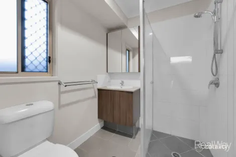 Property photo of 24 Sovereign Drive Deebing Heights QLD 4306