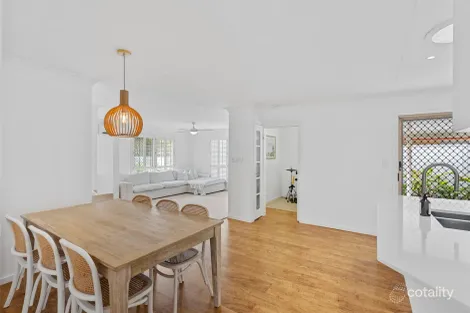 Property photo of 33 County Lane Merrimac QLD 4226