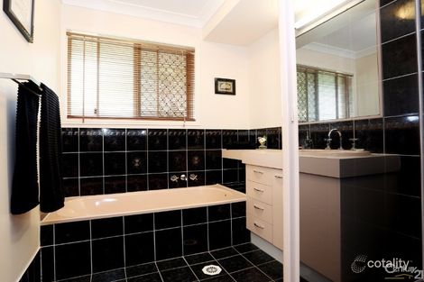 4 Sole Pl, Sandstone Point, QLD 4511