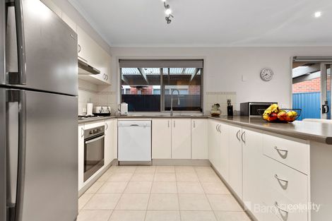 Property photo of 11 Stringy Bark Circuit Pakenham VIC 3810