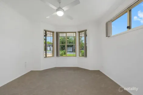 Property photo of 39 Ernest Street Labrador QLD 4215