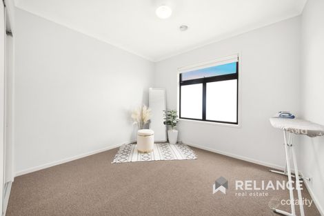 Property photo of 24 Amaroo Walk Werribee VIC 3030