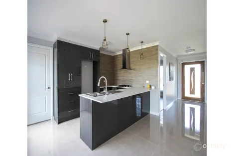 Property photo of 17 Fraser Drive Eglinton NSW 2795