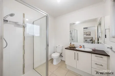 Property photo of 3 Watersedge Way Roxburgh Park VIC 3064