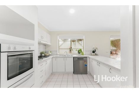 Property photo of 34 Lake View Drive Narre Warren South VIC 3805