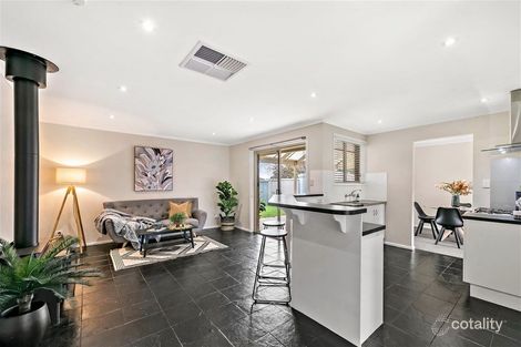 Property photo of 6 Mawson Circuit Woodcroft SA 5162