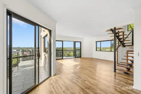 Property photo of 21 Mariners Crescent Banora Point NSW 2486