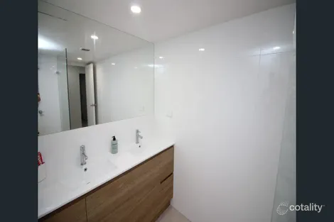 Property photo of 2/111 Frank Street Labrador QLD 4215