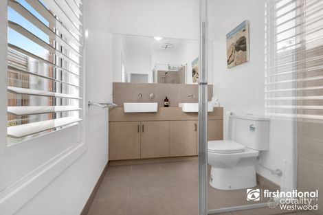 Property photo of 2/28 Parker Street Werribee VIC 3030