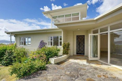 16 Heathcombe Cres, Sandy Bay, TAS 7005