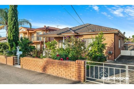 Property photo of 32 Narani Crescent Earlwood NSW 2206