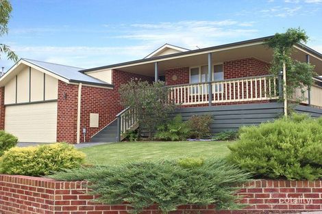 2 Sunningdale Cres, Cranbourne, VIC 3977