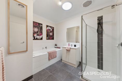 Property photo of 19 Lavit Lane Pakenham VIC 3810