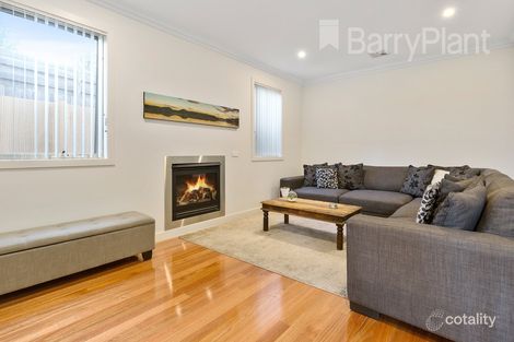 Property photo of 2/40 The Outlook Glen Waverley VIC 3150