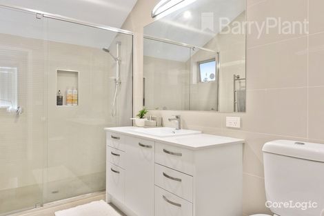 Property photo of 2/40 The Outlook Glen Waverley VIC 3150