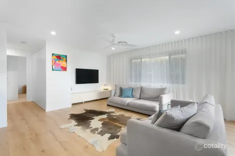 Property photo of 2/7 Wagtail Court Burleigh Waters QLD 4220