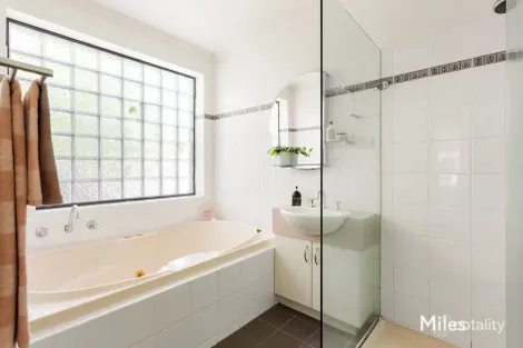 Property photo of 4 Stephanie Court Macleod VIC 3085
