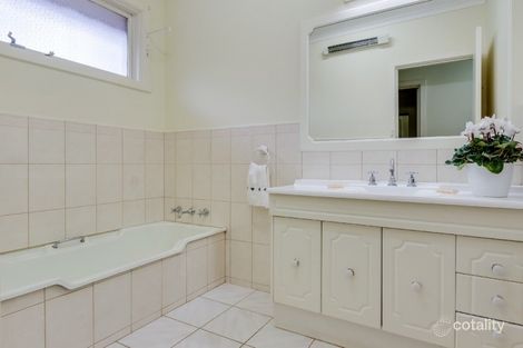 Property photo of 4 Chatswood Close Glen Waverley VIC 3150