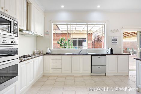 Property photo of 14 The Regency Hillside VIC 3037