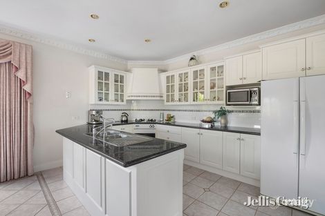 Property photo of 33 Yarra Valley Boulevard Chirnside Park VIC 3116