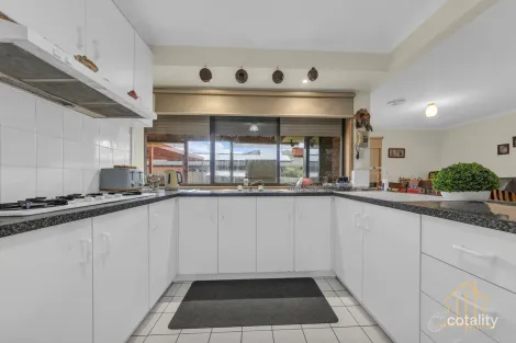 Property photo of 20 Dewpoint Crescent Hampton Park VIC 3976