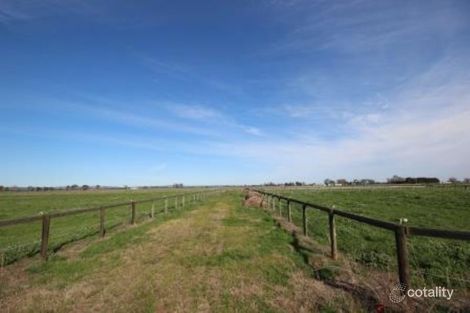 400 Simpson Rd, Iona, VIC 3815