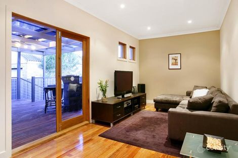 Property photo of 2 Winbourne Road Mount Waverley VIC 3149