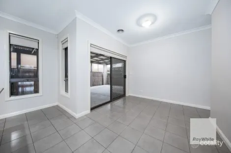 Property photo of 28 Stringybark Avenue Brookfield VIC 3338