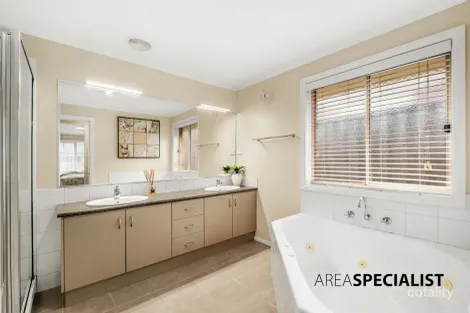 Property photo of 26 Silky Oak Drive Cranbourne VIC 3977