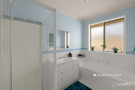 Property photo of 16 Broadhurst Road Pakenham VIC 3810