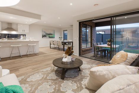 Property photo of 9 Trillium Boulevard Cranbourne North VIC 3977