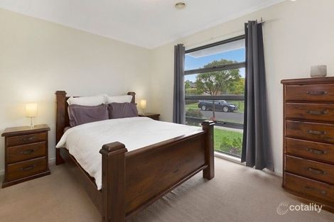 Property photo of 40 Sing Crescent Berwick VIC 3806