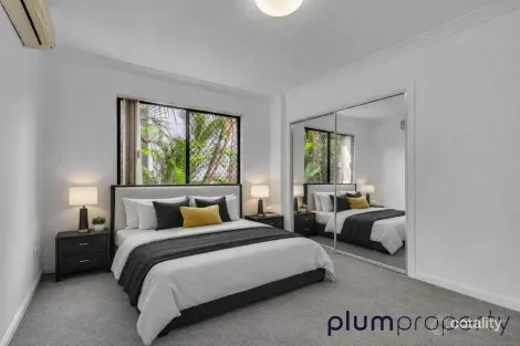 Property photo of 3/33 Simpsons Road Bardon QLD 4065