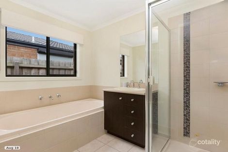 Property photo of 40 Sing Crescent Berwick VIC 3806