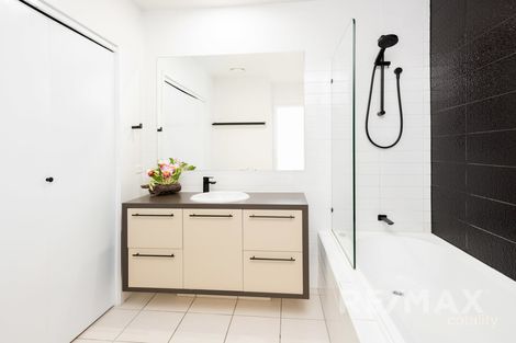 Property photo of 18/11-13 Promenade Avenue Robina QLD 4226