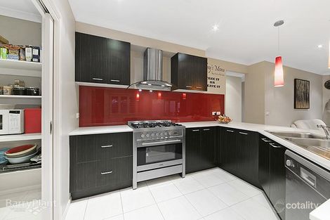 Property photo of 17 Aldous Place Cranbourne North VIC 3977