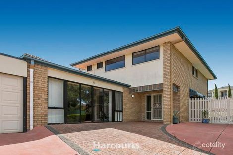 Property photo of 15 Hellyer Way Endeavour Hills VIC 3802