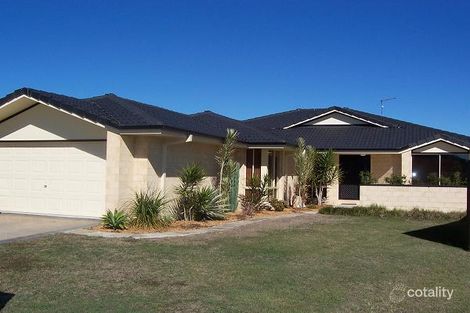 2 Newport Island Cct, Yamba, NSW 2464