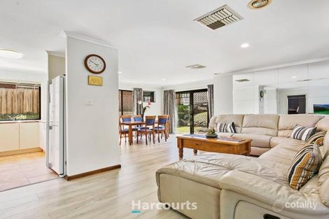 Property photo of 15 Hellyer Way Endeavour Hills VIC 3802