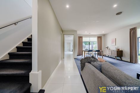 Property photo of 8 Tottenham Grove Mulgrave VIC 3170