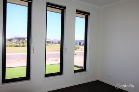 Property photo of 19 Ultramarine Place Moana SA 5169
