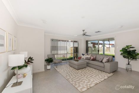 Property photo of 18 Beacon Lane Hope Island QLD 4212